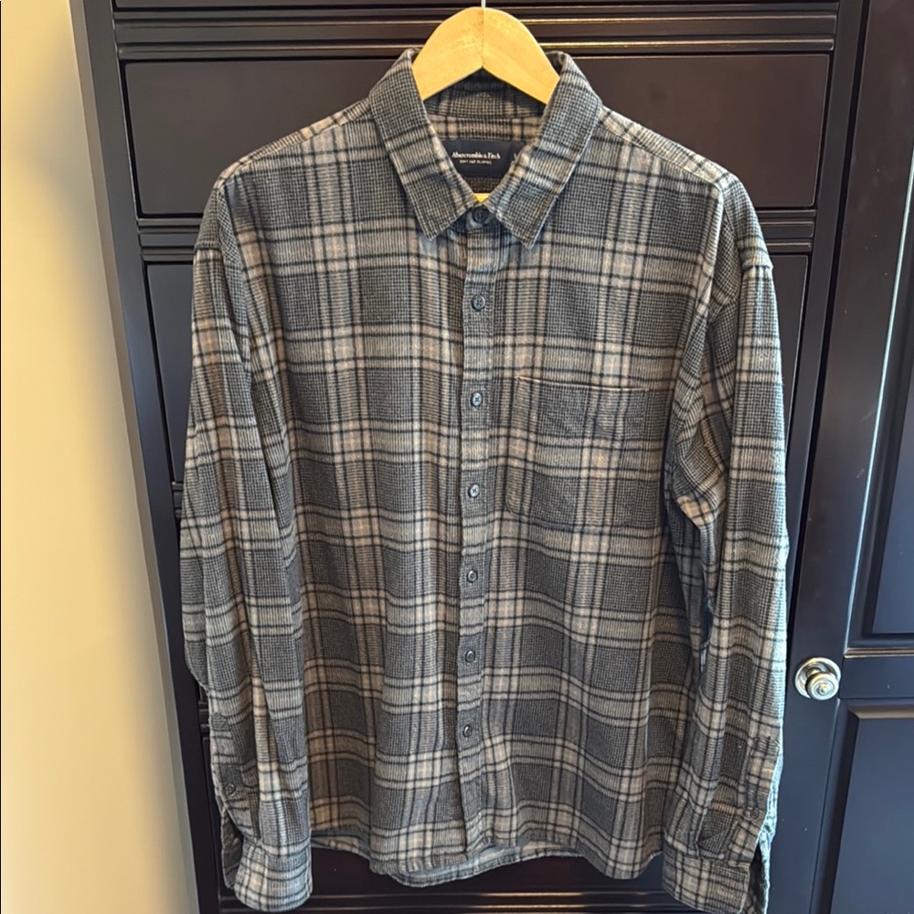 Abercrombie & Fitch Gray Casual Button Down Shirt